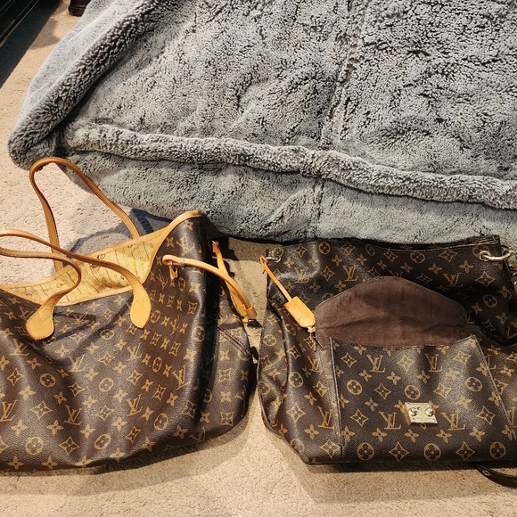 Louis Vuitton Monogram METIS HOBO bag - Picture 11 of 11